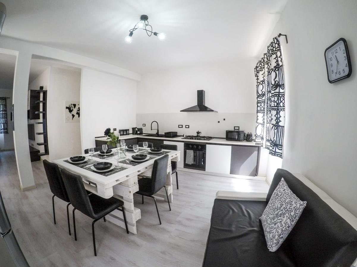 Black&White Guest House Iglesias Extérieur photo
