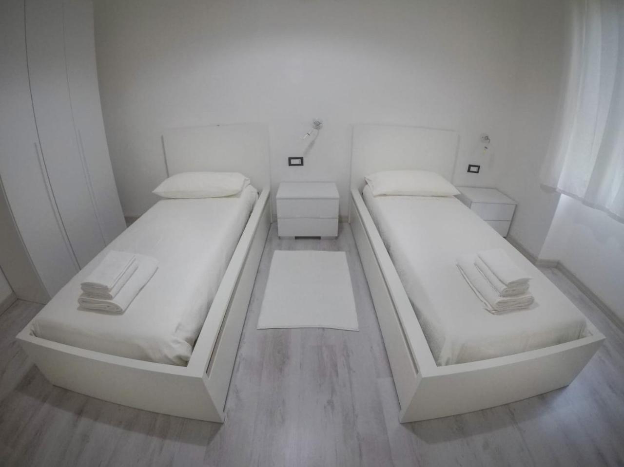 Black&White Guest House Iglesias Extérieur photo