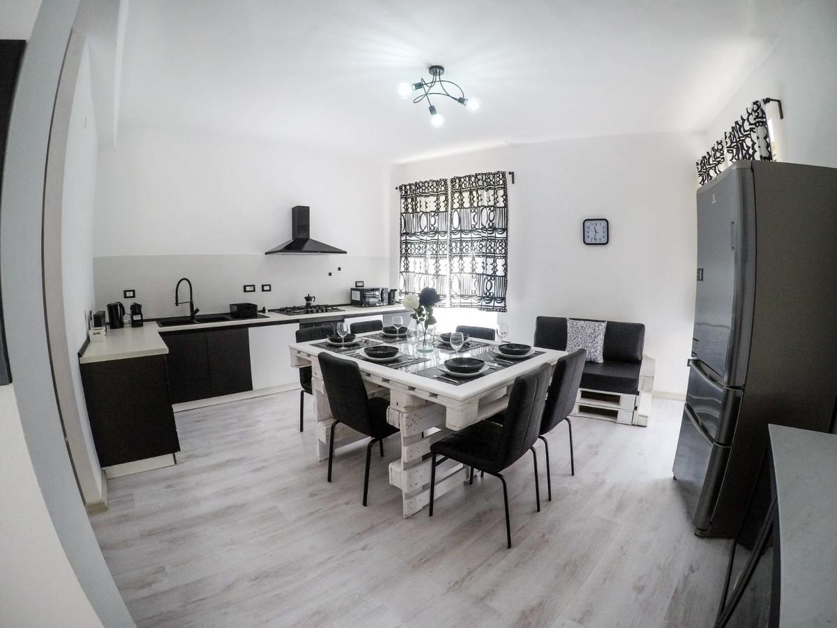 Black&White Guest House Iglesias Extérieur photo