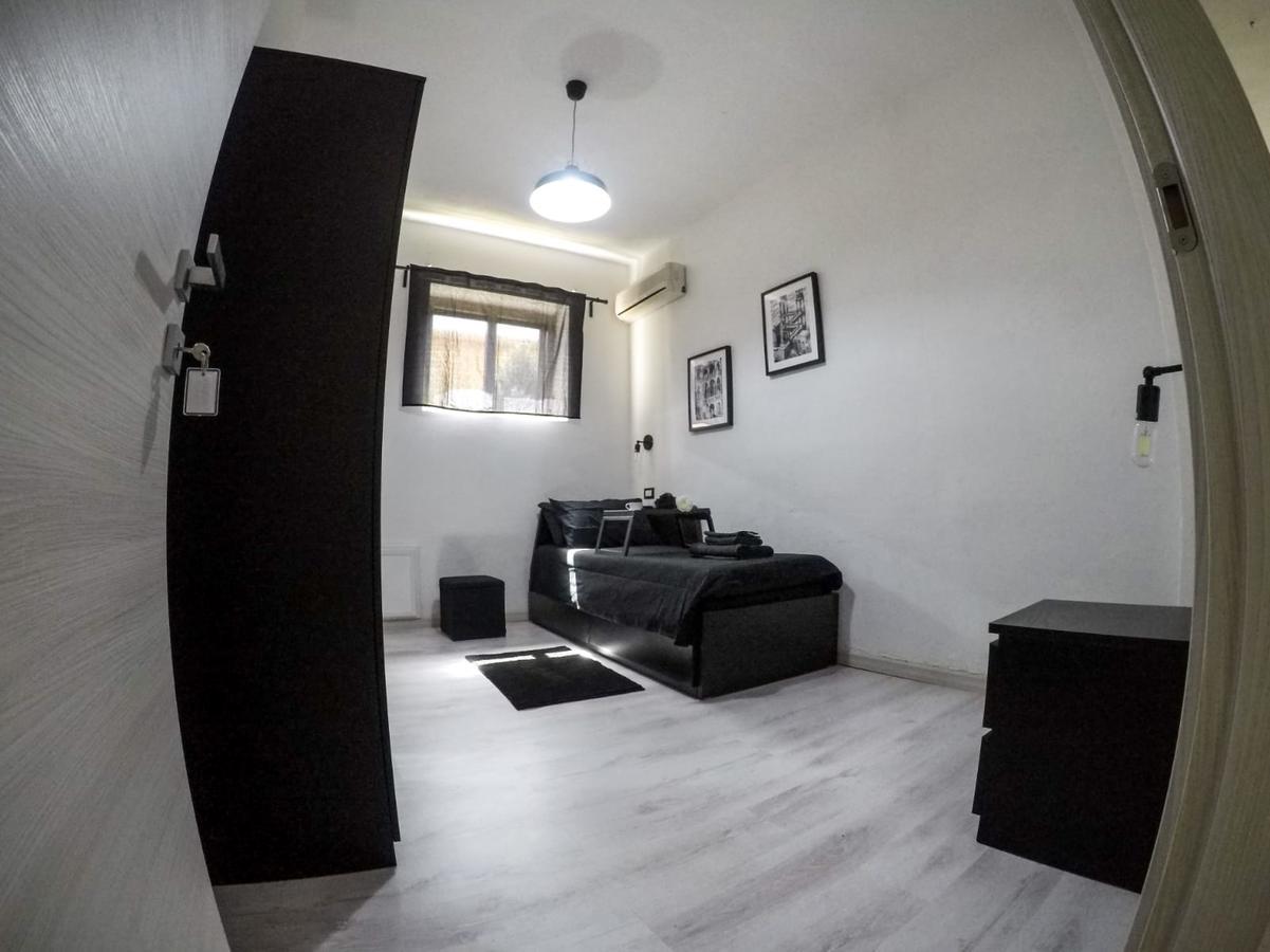 Black&White Guest House Iglesias Extérieur photo